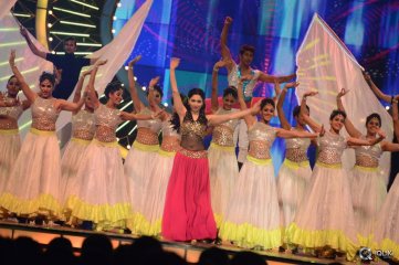 Tamannaah Dance Performance at IIFA Utsavam 2016